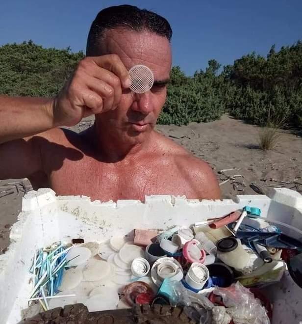Guerra alle plastiche, 5 minuti per pulire le spiagge 