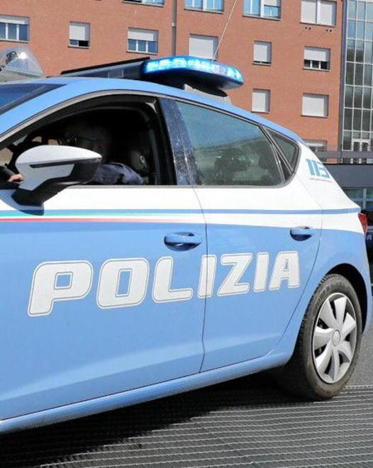 Ladro in casa mentre dorme rubati soldi, telefono e gioielli 