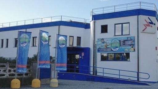 Riapre oggi la piscina