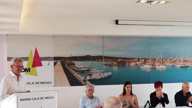 Nel blu di Cala de’ Medici corre la fantasia dei pittori