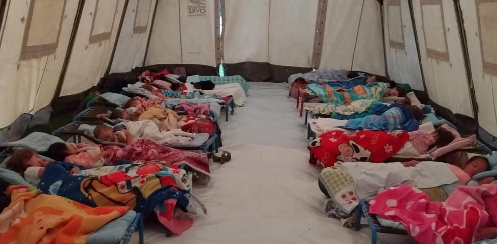 Bimbi in tenda a scuola di Protezione civile
