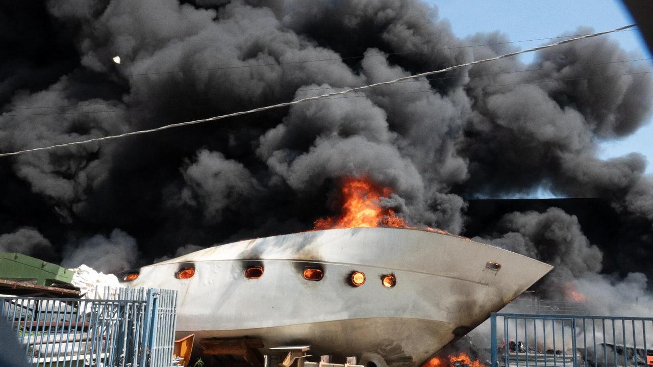 L'incendio in via del Brentino