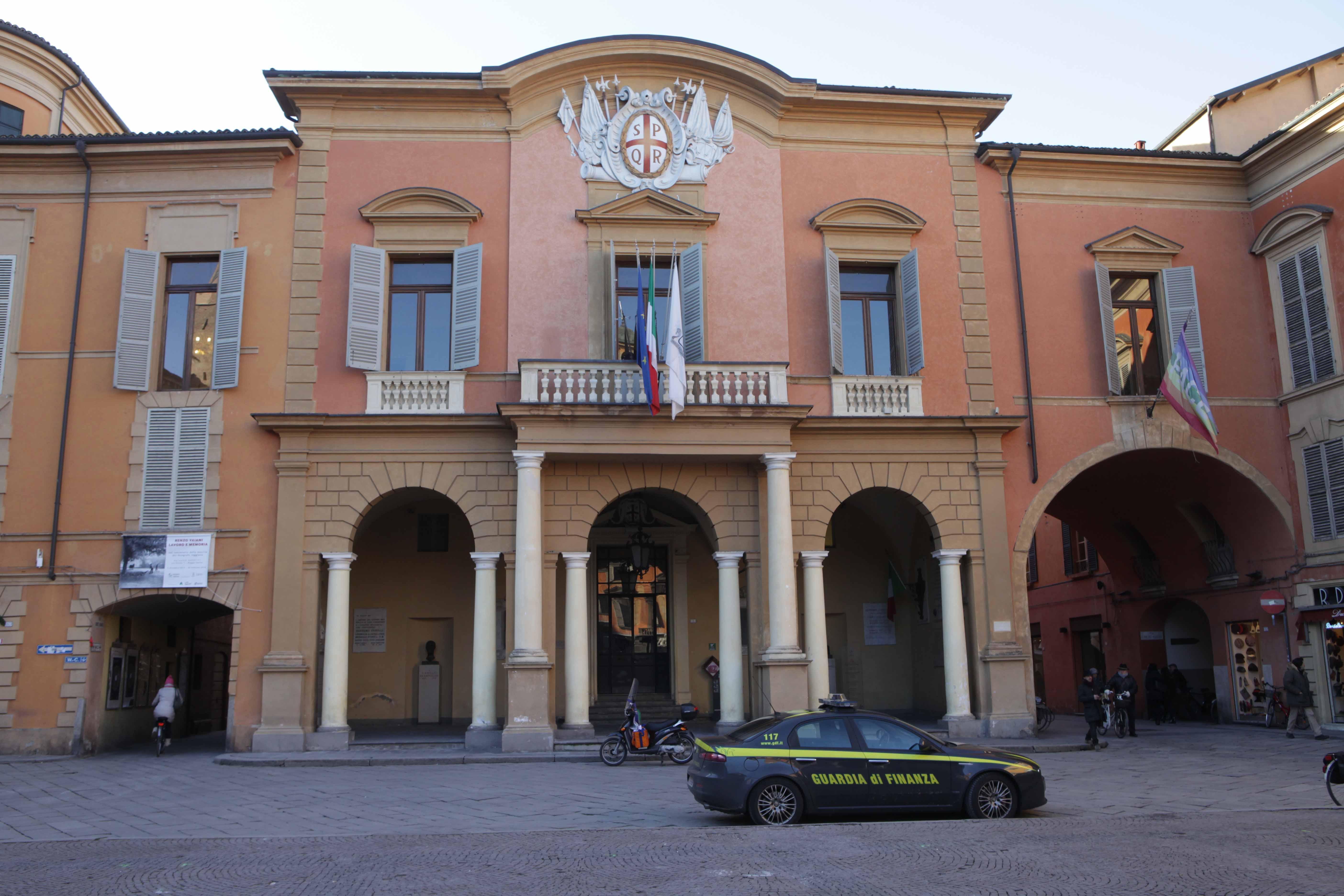 Reggio Emilia, bufera in Comune su nomine e appalti: 15 indagati
