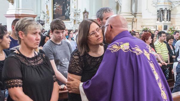 Sassuolo. «Ciao amore mio ti abbiamo adorata Sorridete, loro vorrebbero così»