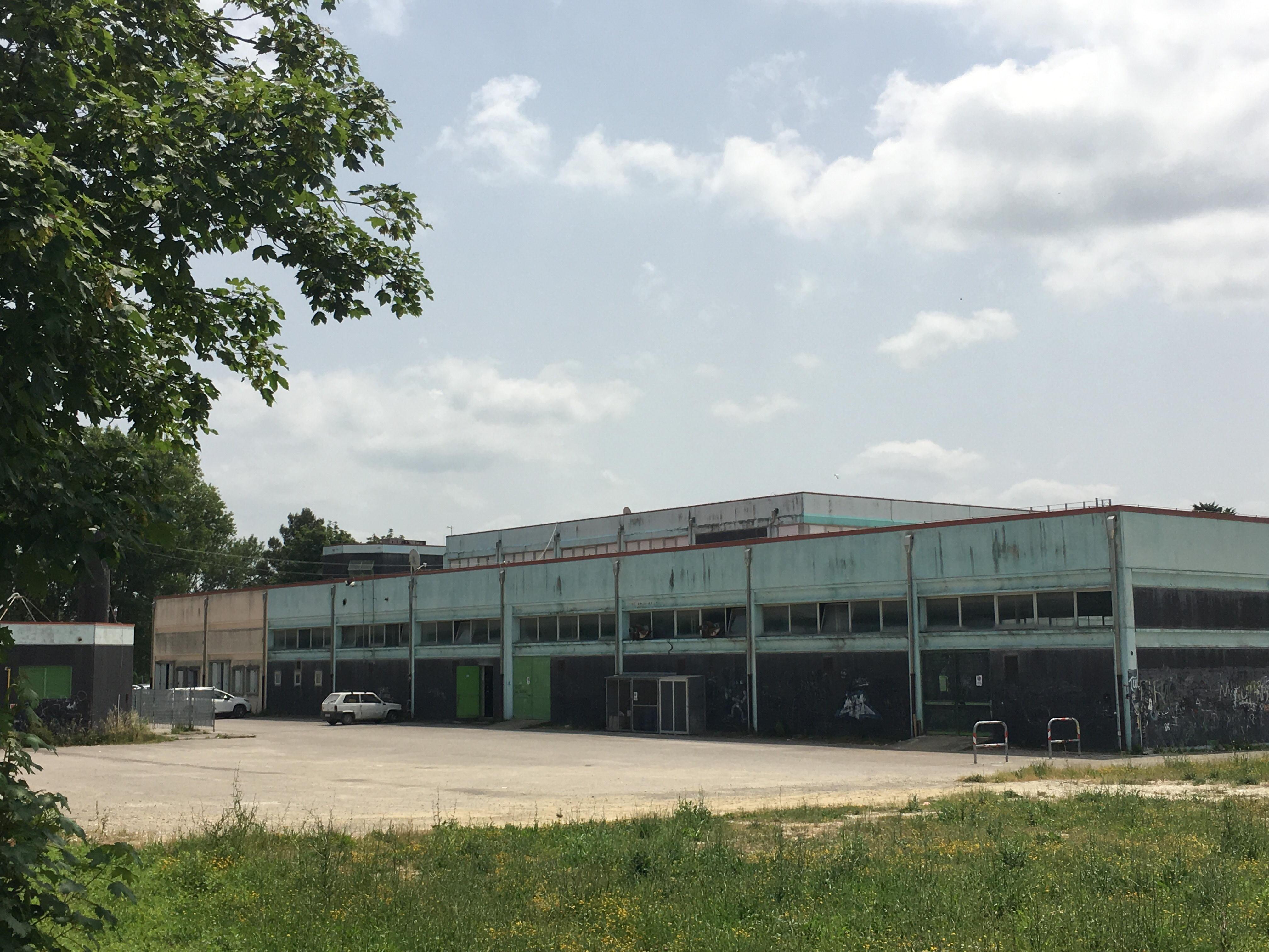 L'area esterna dell'Itis Marconi dove verranno posizionati i prefabbricati (Foto di Franco Silvi)