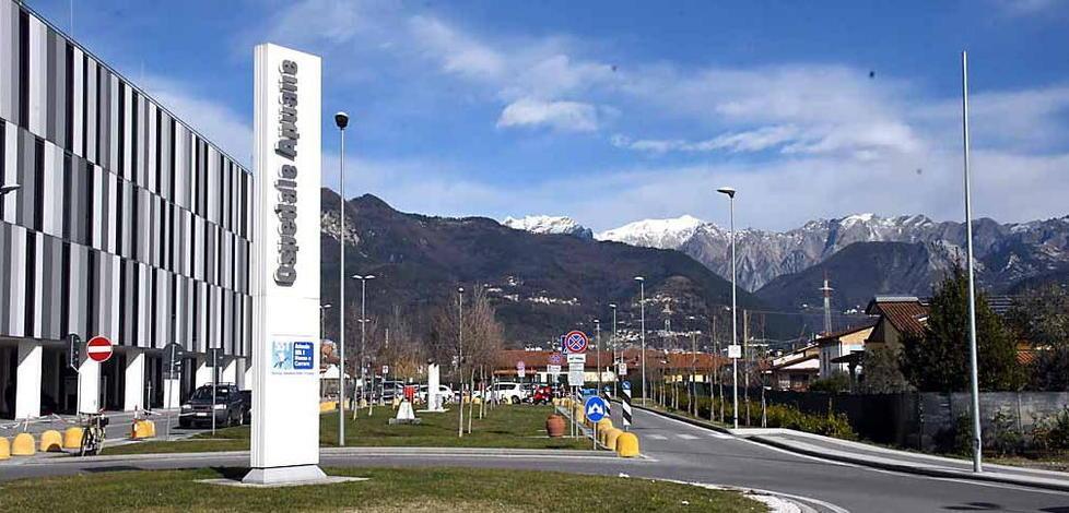Unire le tratte dei bus per servire al meglio l’ospedale apuano