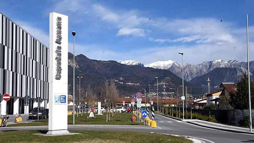 Unire le tratte dei bus per servire al meglio l’ospedale apuano
