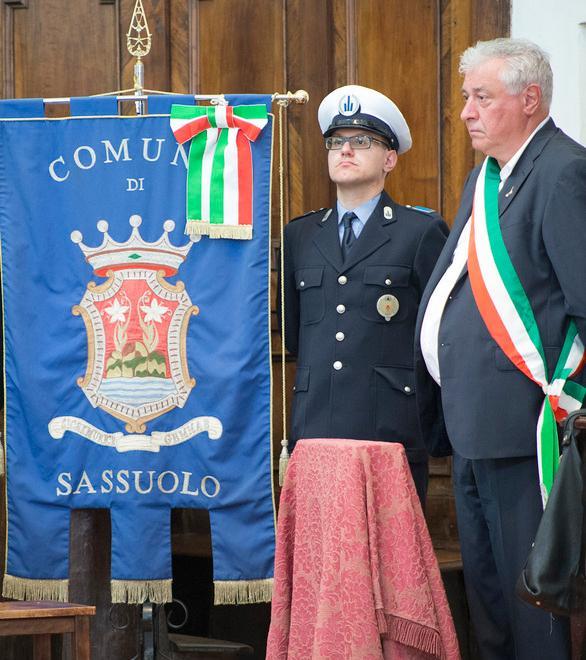 Saracinesche abbassate La città resta in silenzio in onore delle due amiche 