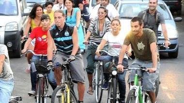 Un raduno di biciclette in citt&agrave; 