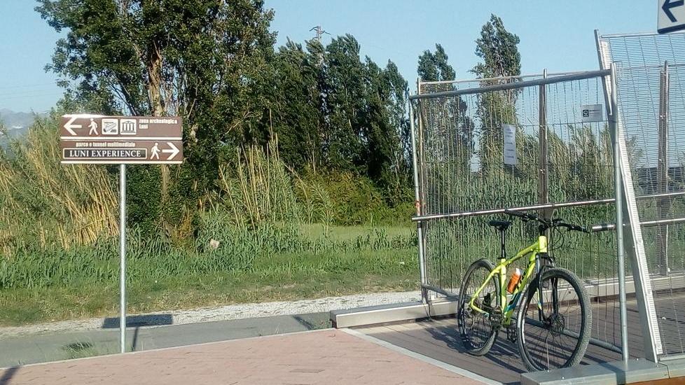 Cavalcavia, errore sul cartello
