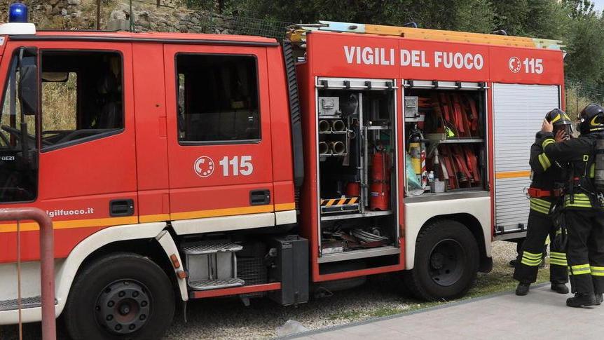 Si ferma sul ciglio e viene tamponato Grave alle Scotte