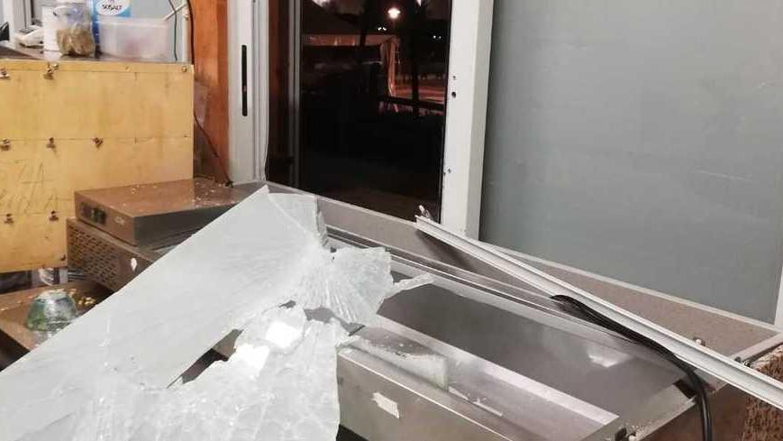 Ladri rubano al centro sportivo e in una pizzeria