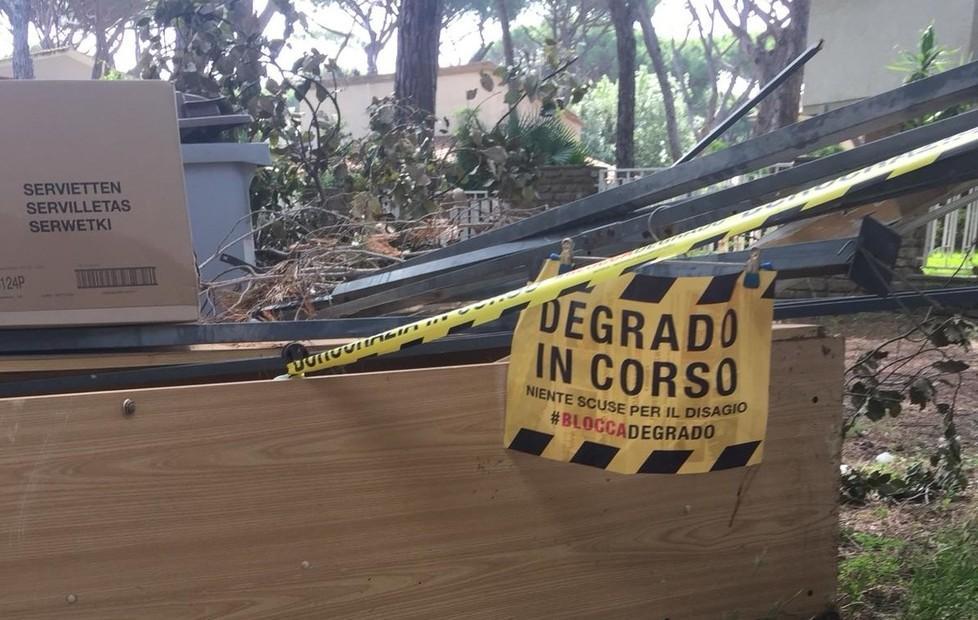 Rifiuti abbandonati da 10 giorni