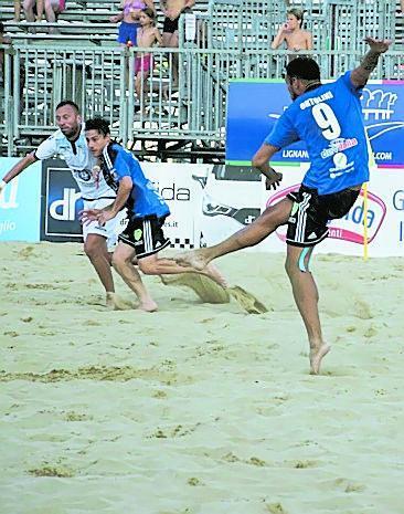 Parte il campionato di serie A Il Pisa subito in campo a Viareggio contro Terracina