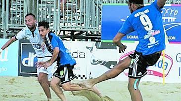 Parte il campionato di serie A Il Pisa subito in campo a Viareggio contro Terracina