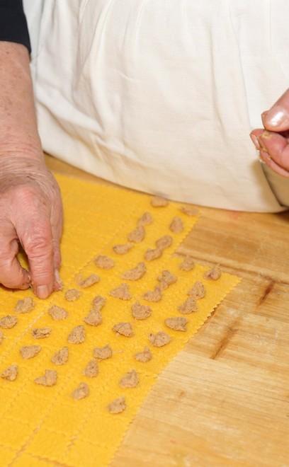 Cappelletto ferrarese Mani e antica sapienza danno forma al gusto 