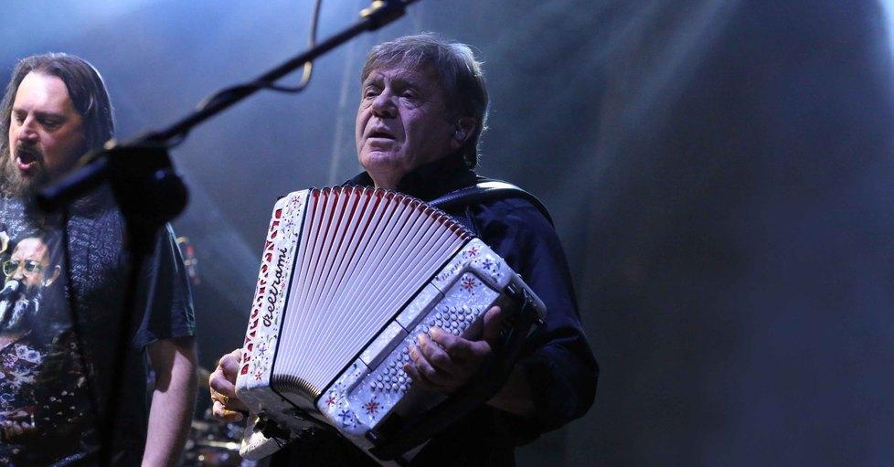 I Nomadi a Scandiano in aiuto della Croce Rossa con un concerto benefico