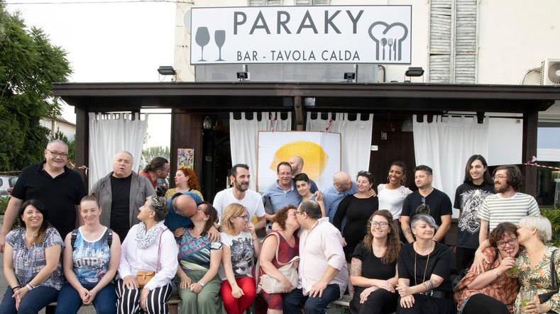 Soliera. Ecco il “Limonata day” Coppie di tutte le età per baci contro i bigotti