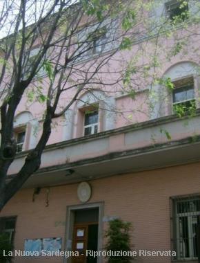 A destra il palazzo municipale (foto Muggianu)  