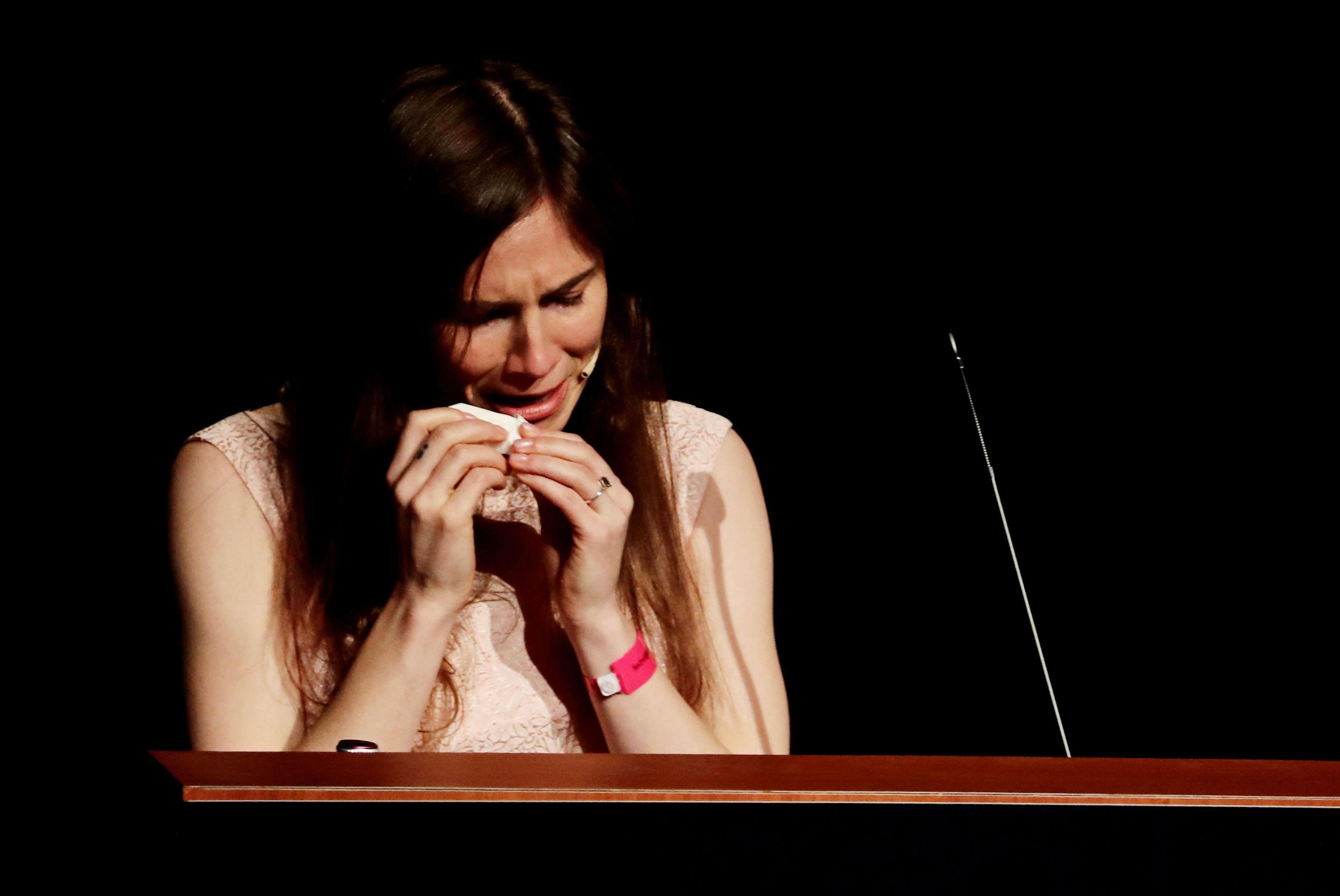Amanda Knox a Modena racconta la sua verità e attacca i media 