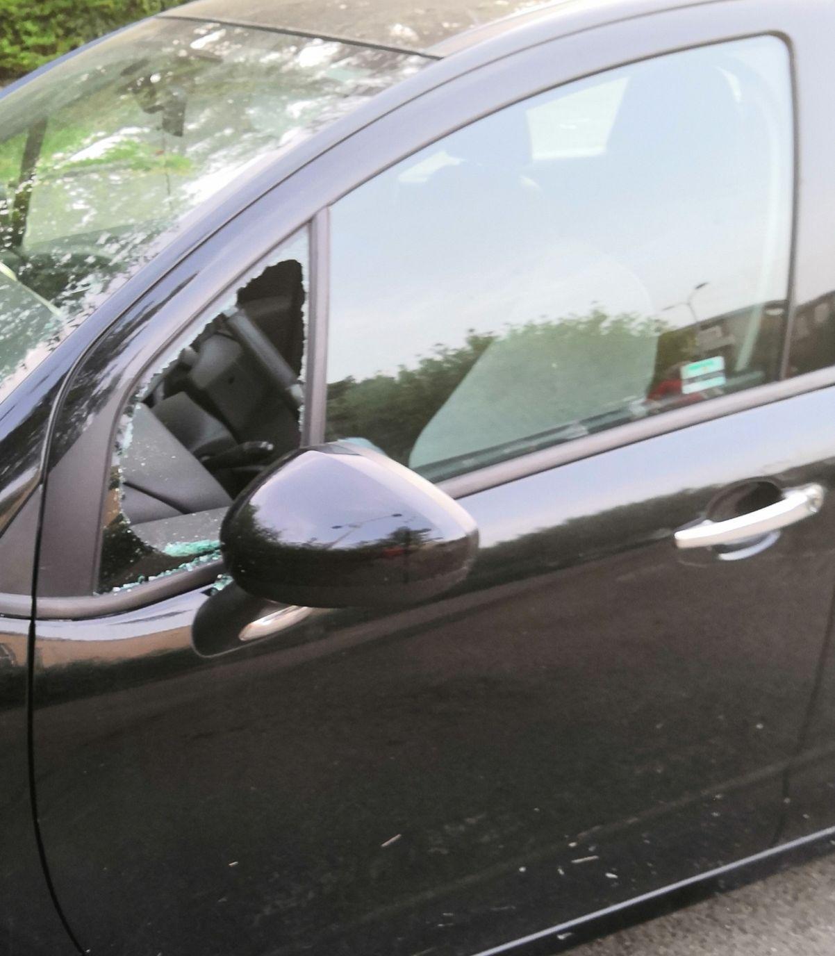 Danneggiate e saccheggiate cinque auto in sosta ad Arceto 