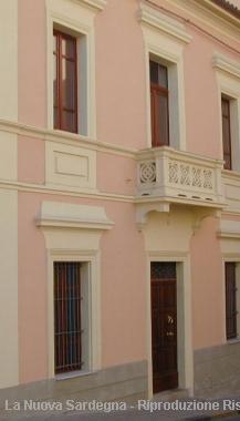 La cattedrale di Nuoro A sinistra la Curia vescovile    