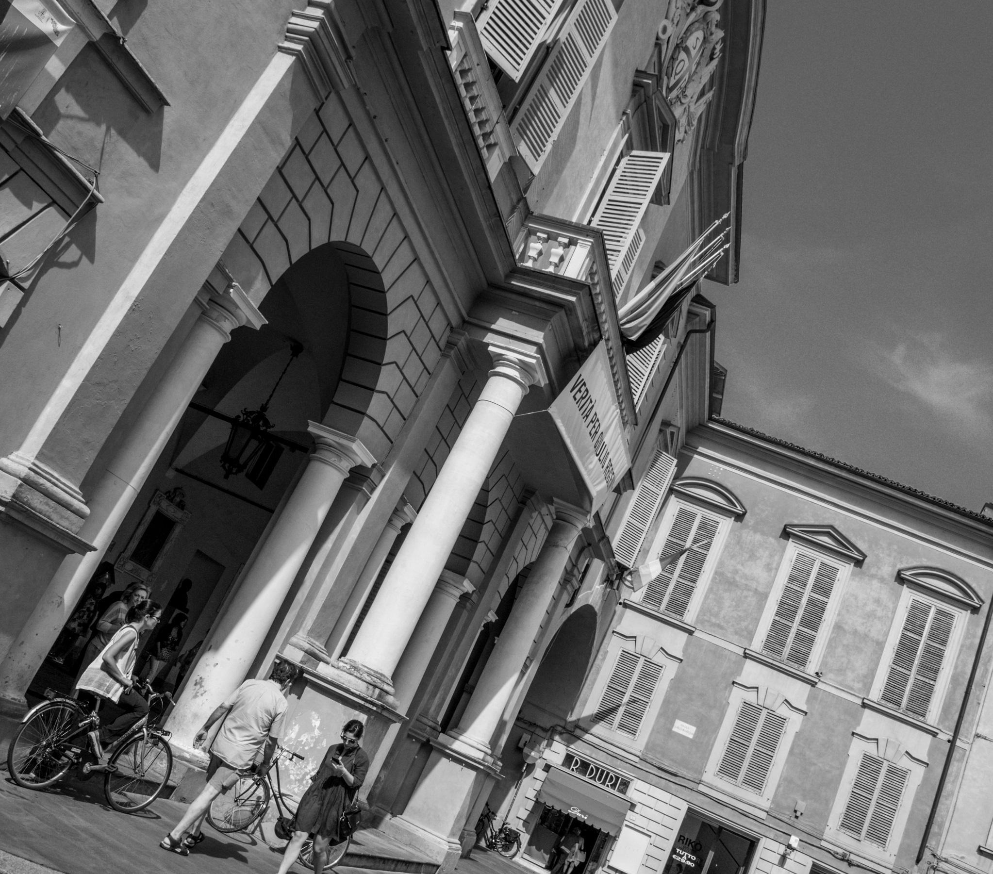 A forza di governare... Amministrativismo in eccesso e carenza di politica
