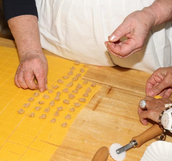 Rezdore in competizione per la gara del cappelletto 