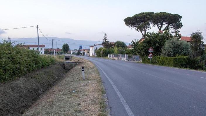 Il fosso in cui è stato scaraventato il 46enne egiziano (foto Nucci)