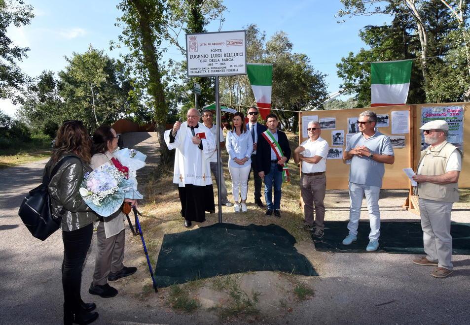 Un momento della cerimonia di intitolazione del ponte nel pomeriggio di sabato 15 giugno (foto Agenzia Bf)