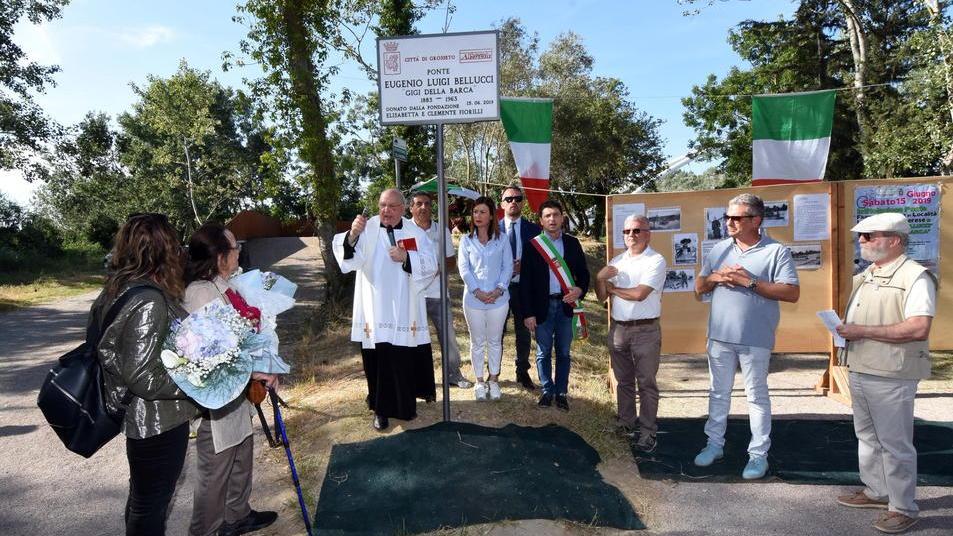 Un momento della cerimonia di intitolazione del ponte nel pomeriggio di sabato 15 giugno (foto Agenzia Bf)