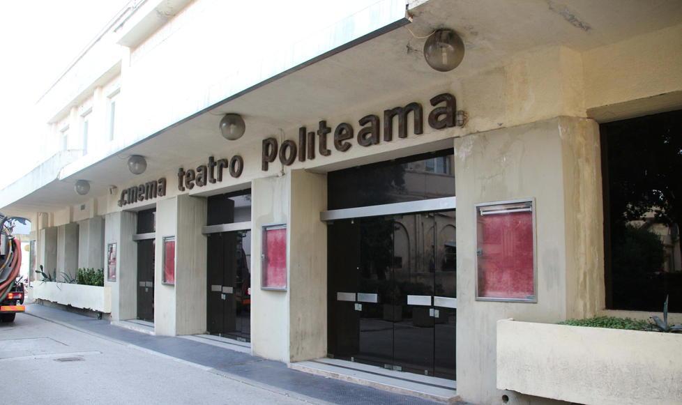 Sos di artisti e viareggini famosi per salvare il Politeama