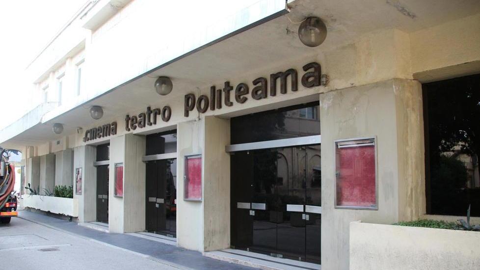 Sos di artisti e viareggini famosi per salvare il Politeama