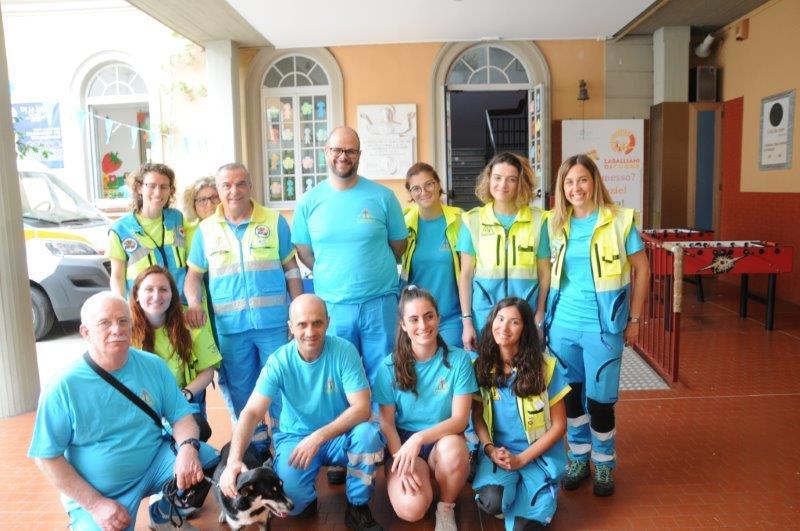 Un gruppo di volontari dell'iniziativa