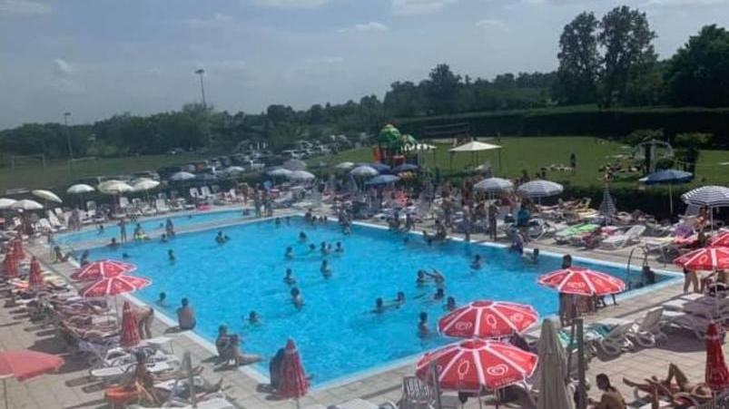 Riaperte le piscine Cirelli Il sindaco: riapriremo anche le vasche al coperto