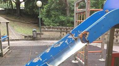 «Hanno rotto lo scivolo al parco della Finoria»