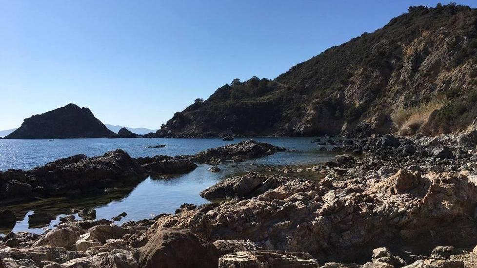 Stop all’assalto delle calette: pattuglie sulla Panoramica contro il parcheggio selvaggio