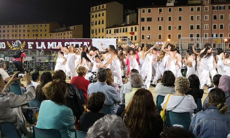 I Mayor sul prato della Fortezza lo show più forte della pioggia 