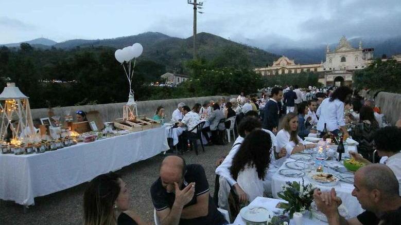 Cena sotto le stelle da record