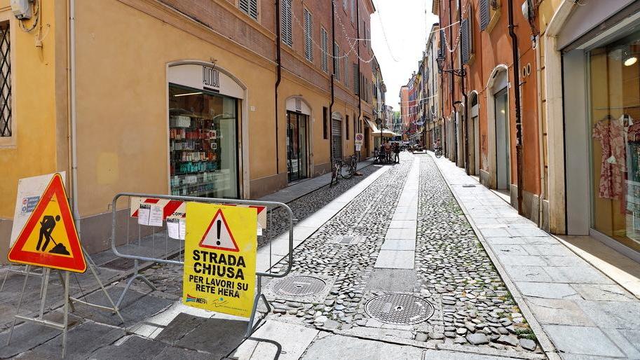 Via Gallucci, perdita d’acqua