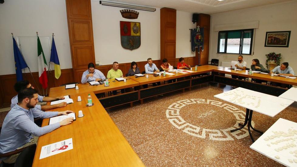Scintille tra Bizzarri e la minoranza Galeotto fu il social