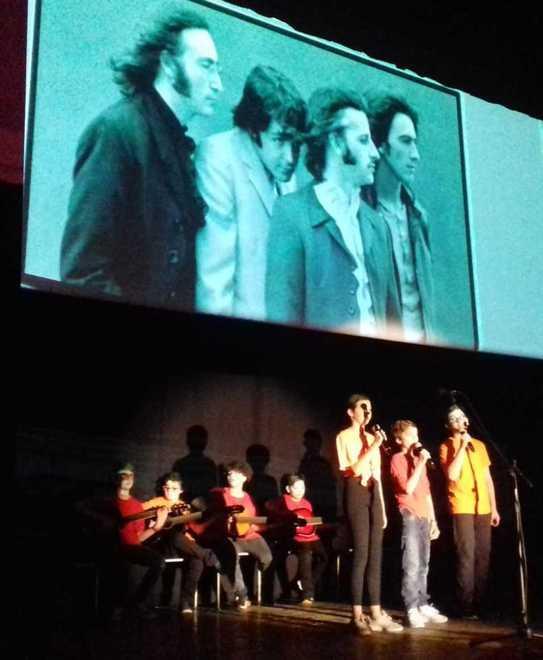 Studenti sul palco tra balletti e canzoni 