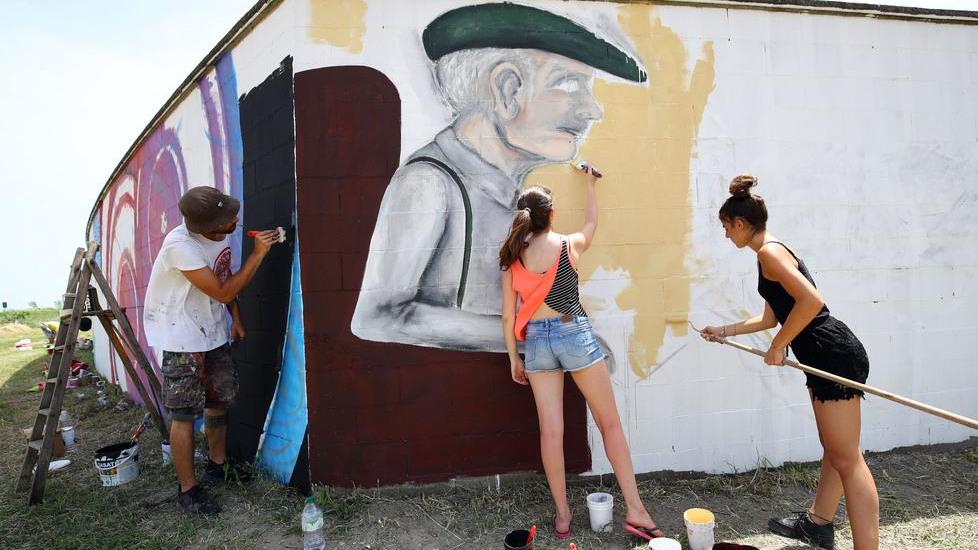 La street art incanta la costa Così gli artisti abbattono i muri