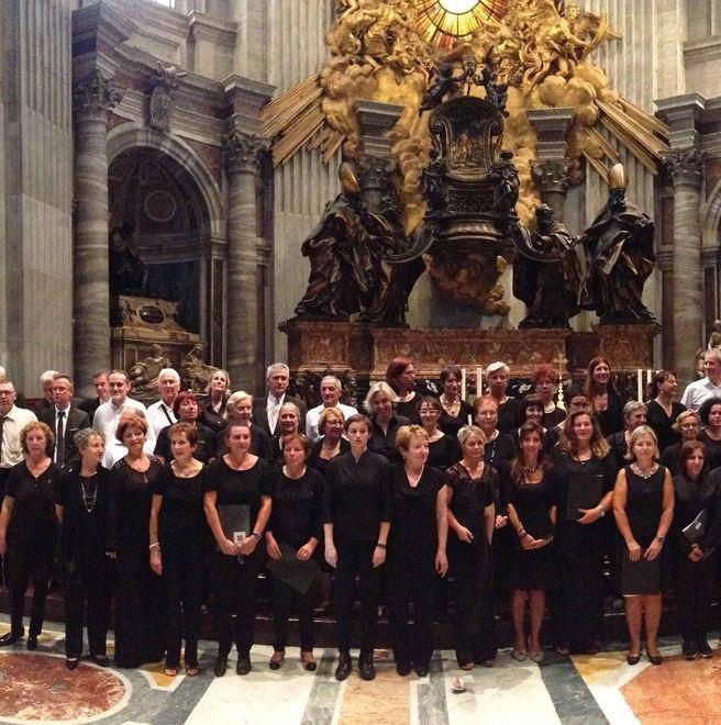 Applausi per l’esibizione del Coro di Sant’Anselmo 