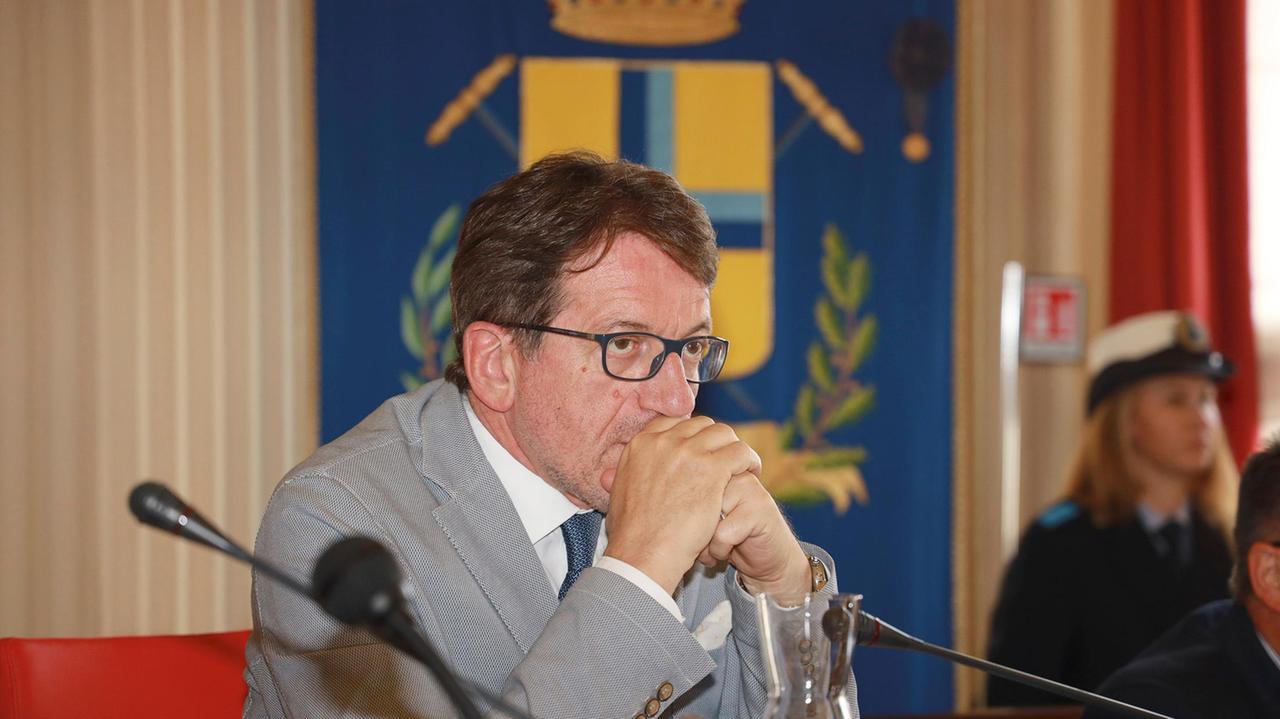 I 100 giorni di Muzzarelli Un milione per le scuole e rivoluzione in Comune