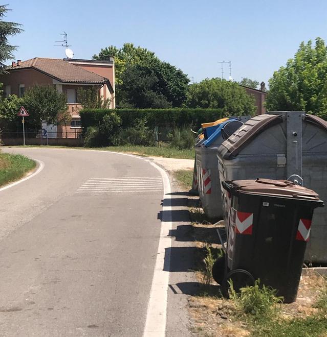 Via Ladino come una superstrada: «Auto a velocità pericolosa» 