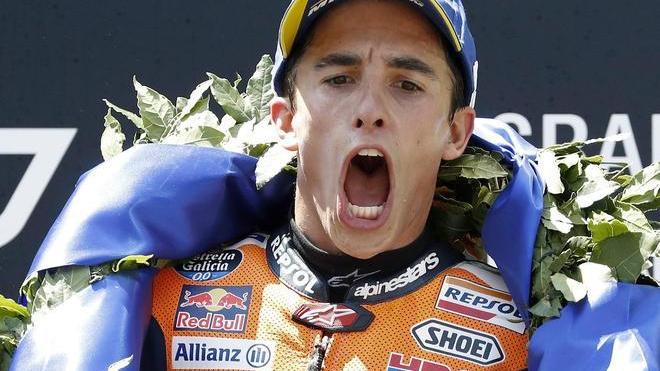 Lorenzo-disastro, Marquez va
