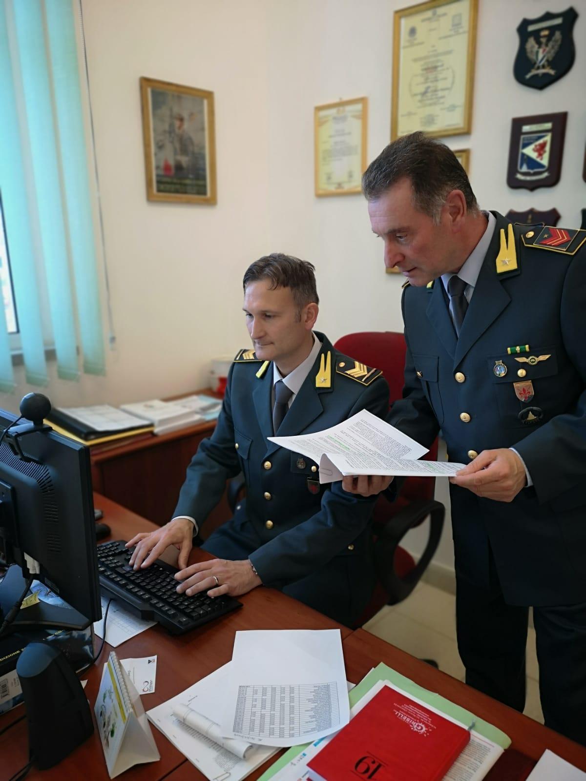Finanzieri al lavoro (foto d'archivio)