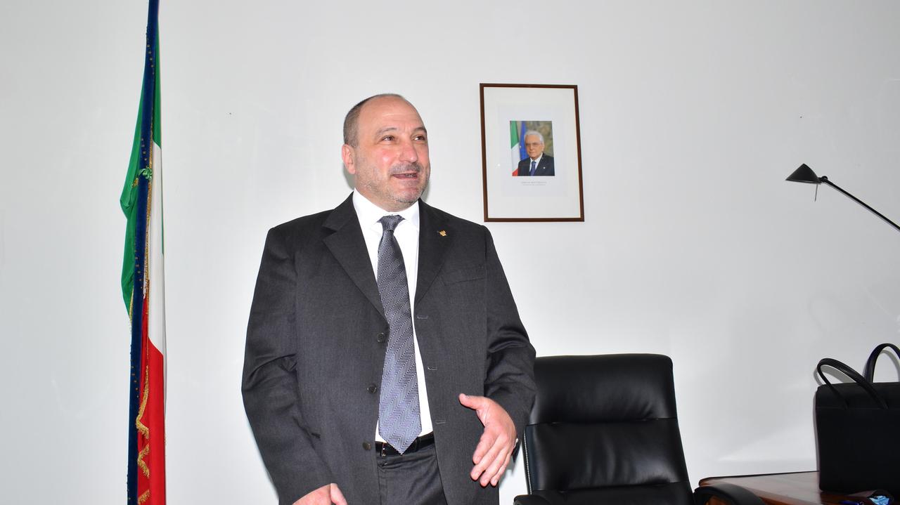 Giovanni Battista Scali nel suo ufficio in questura