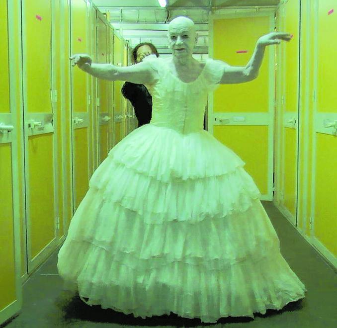 La favola bella e geniale di Lindsay Kemp in un film che lo fa volare libero sulla città 